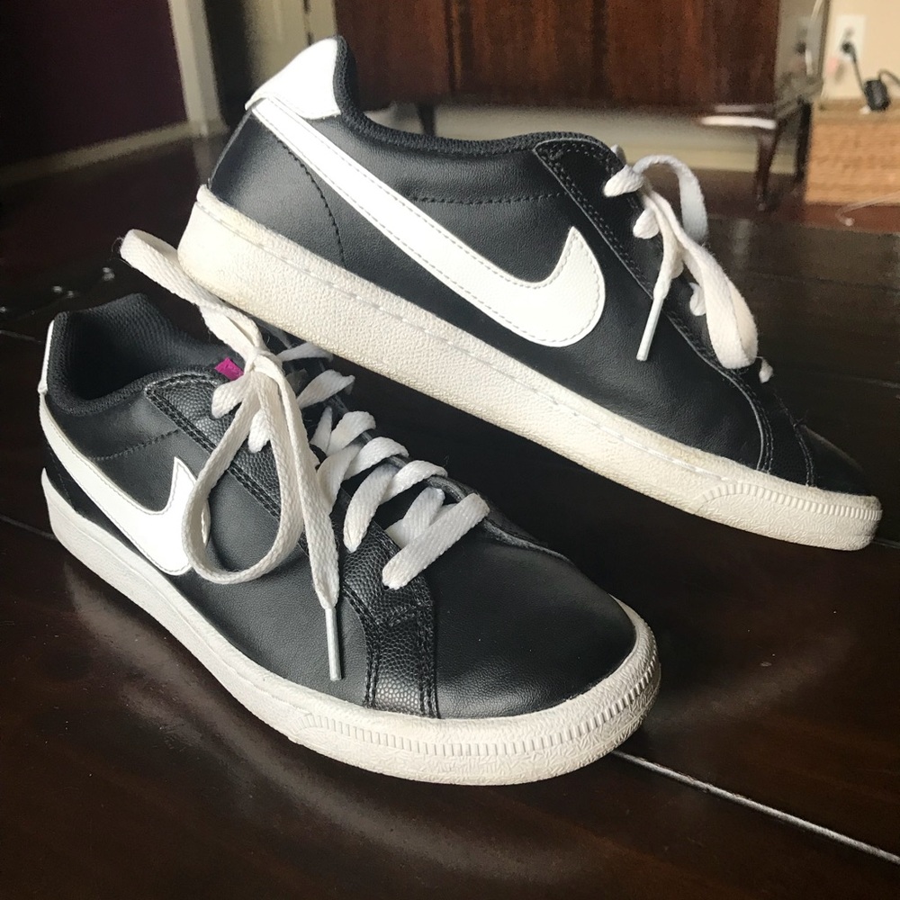 Nike Court Majestic Sneakers